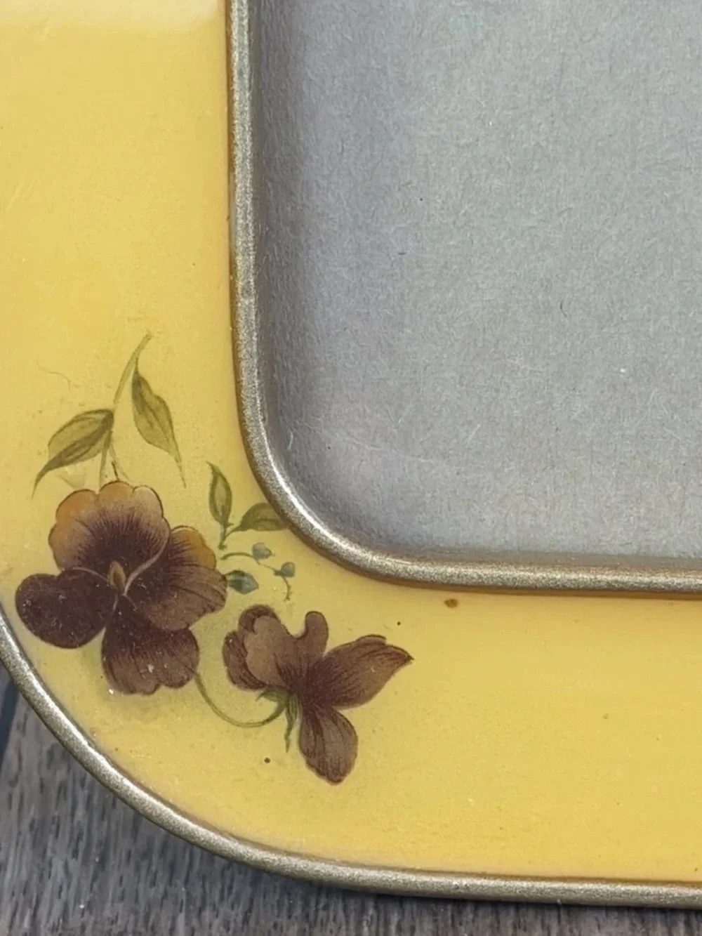 Bucklers charming yellow